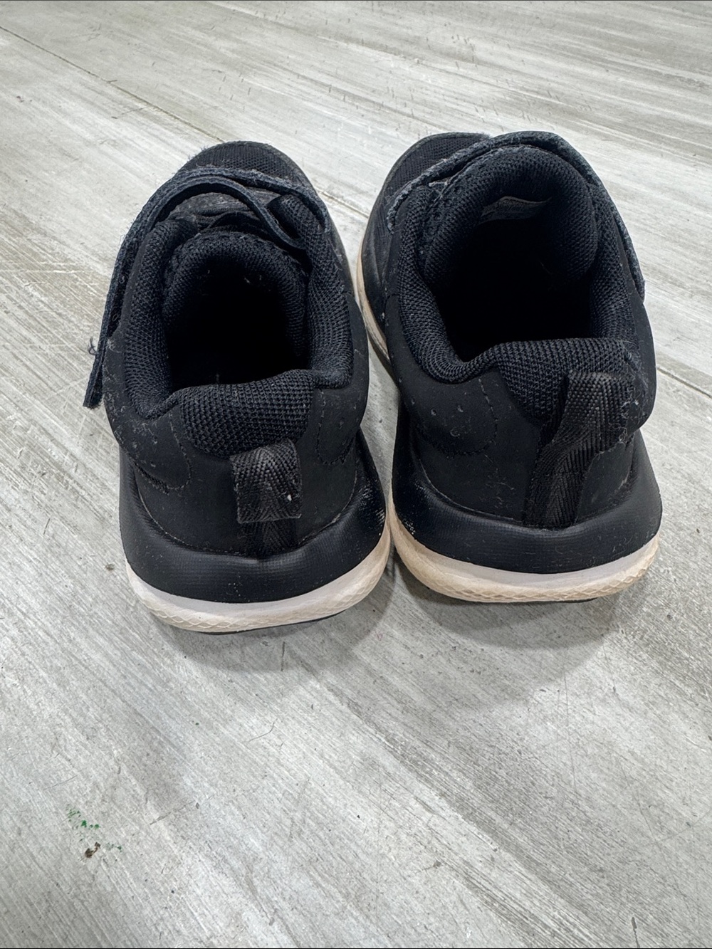 Boys Under Armour Sneakers, Size 1Y - Picture 4 of 8